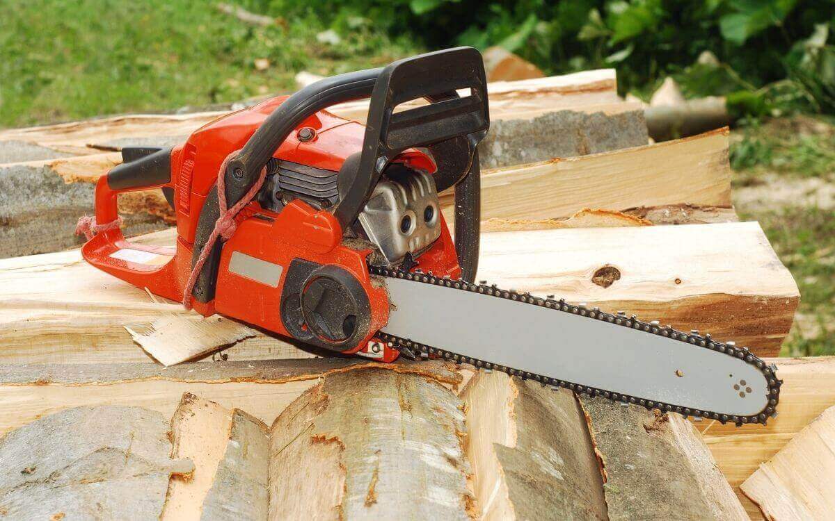 Tips Safety With Chainsaw