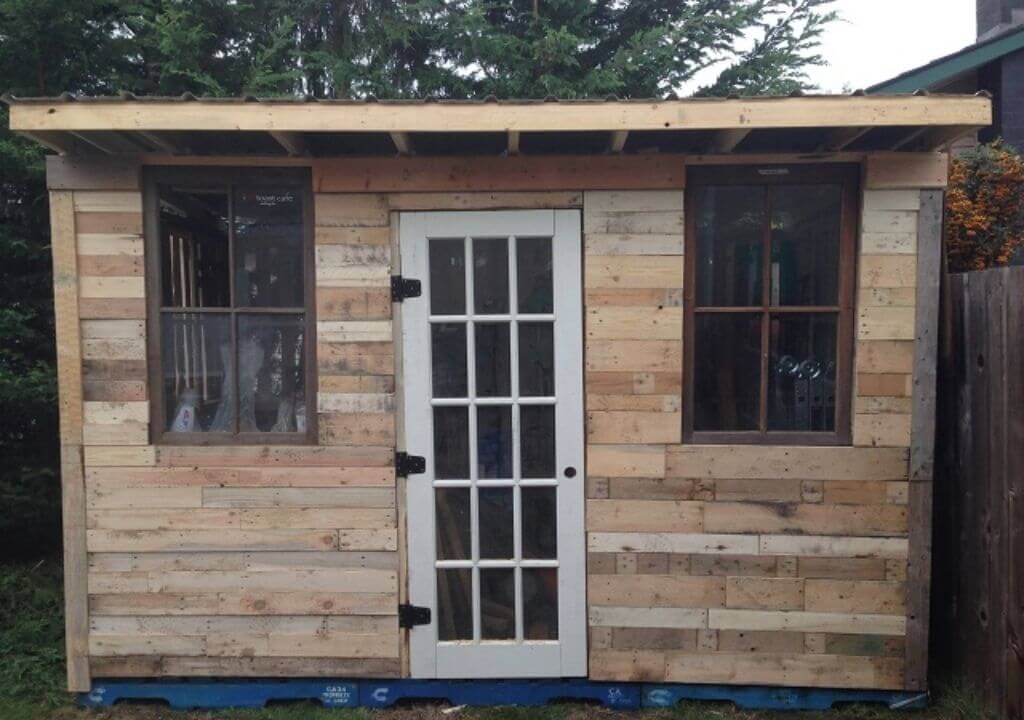 DIY Pallet Cabin