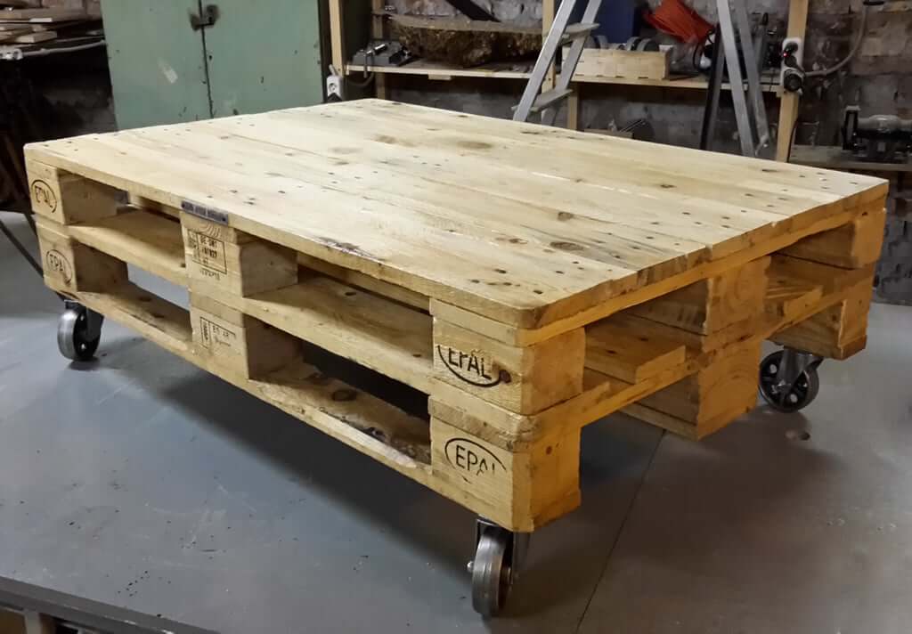 Simple Pallet Coffee Table With 30 Minute