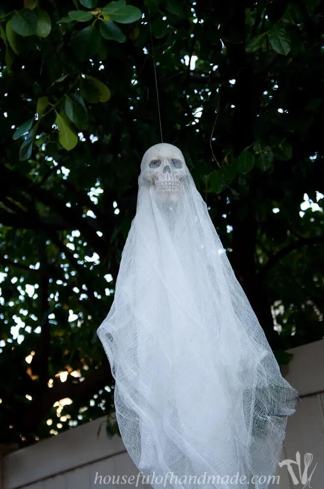  DIY Spooky Skull Ghosts