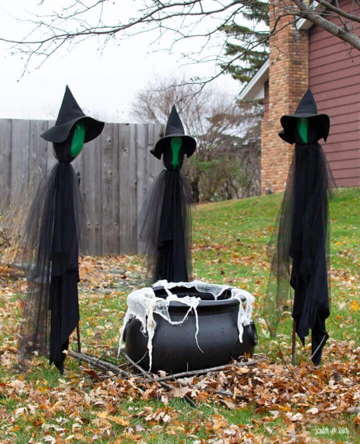 Halloween Decorations 3 Witches With A Cauldron