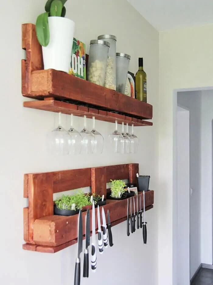 DIY Kitchen Pallet Shelf
