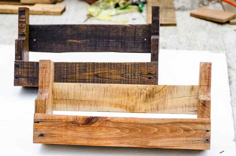 DIY Rustic Pallet Wood Shelves