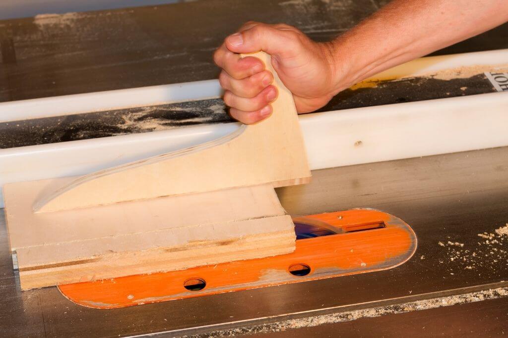 Safety Tips When Use Mini Table Saw