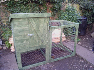 DIY A Chicken Coop From A Pile Of Pallets